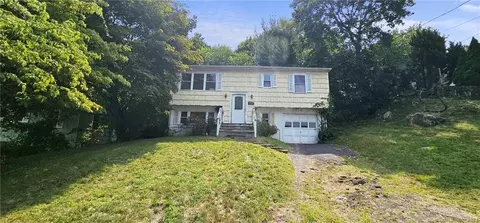 7 Marlin Dr, Norwalk, CT 06854