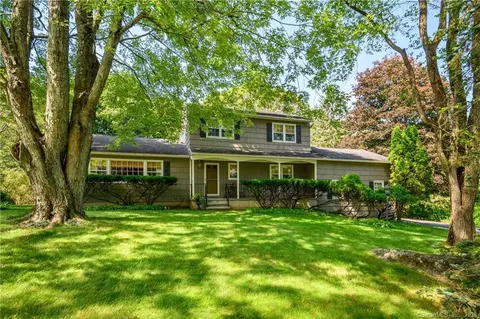 3 Fawn Rd, Bethel, CT 06801