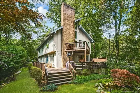 1911 Congress St, Fairfield, CT 06824