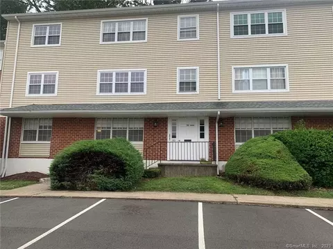 50 Greenhouse Rd #66A, Bridgeport, CT 06606
