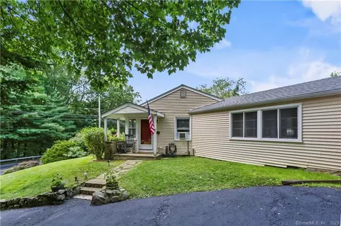 48 Rampart Rd, Norwalk, CT 06854