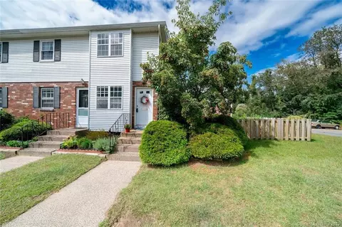 18 Bradley Circle Dr #G, Enfield, CT 06082