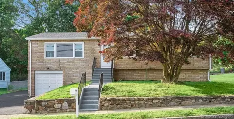 130 Deramo Pl, Bridgeport, CT 06606