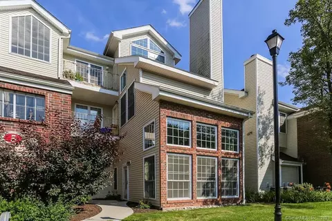 132 Carriage Crossing Ln #132, Middletown, CT 06457