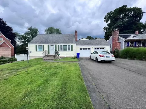 8 Ingleside Ave, Norwalk, CT 06850