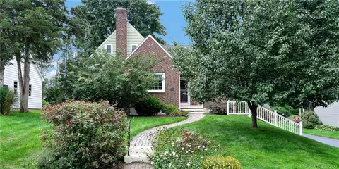 173 Mohawk Dr, West Hartford, CT 06117