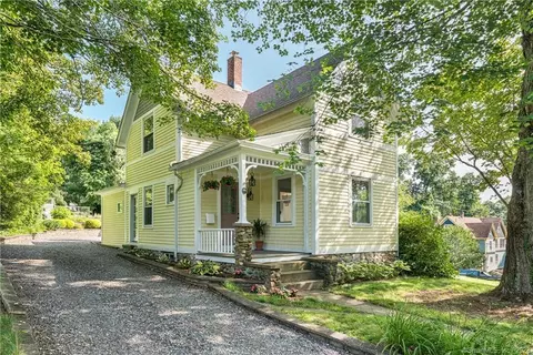 4 Crescent St, East Hampton, CT 06424