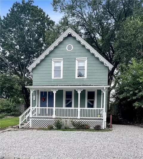 17 Quarry St, Norwich, CT 06360