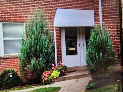 43 Arnold Way #43, West Hartford, CT 06119