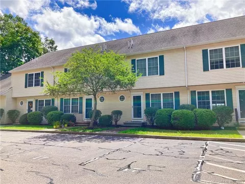 17 Briar Ln #17, Norwich, CT 06360