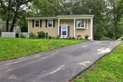 17 White Oak Rd, Ansonia, CT 06401