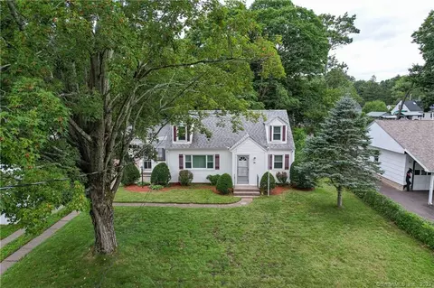 25 Fernwood Rd, Southwick, MA 01077