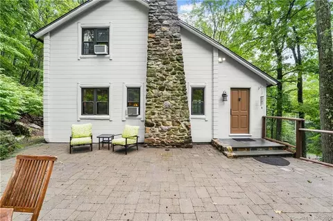 74 Mountain Rd, Ridgefield, CT 06877