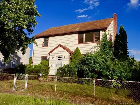 81-83 Welch Ter, Fairfield, CT 06824