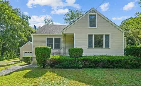 127 Roosevelt Ave, Norwich, CT 06360