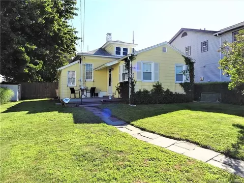 810 Brewster St, Bridgeport, CT 06605