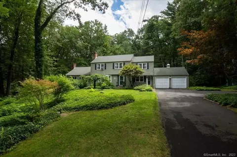 14 Pinecrest Dr, Simsbury, CT 06070