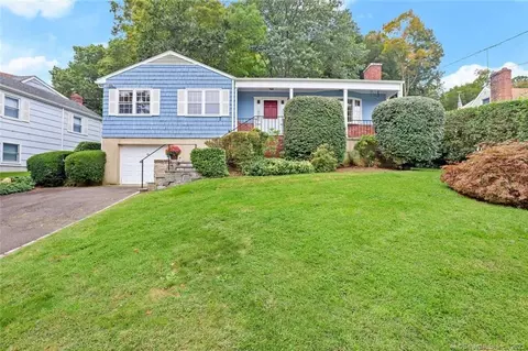 46 Hunt Ter, Greenwich, CT 06831