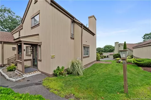 210 Heritage Vlg #F, Southbury, CT 06488