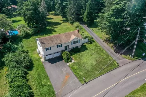 4 Ridgedale Rd, Bethel, CT 06801