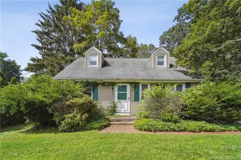 32 Sunrise Cir, Wallingford, CT 06492