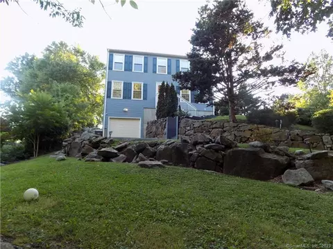 11 Machalowski Rd, Trumbull, CT 06611
