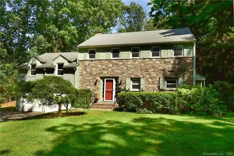 65 Waranoke Rd, Manchester, CT 06040
