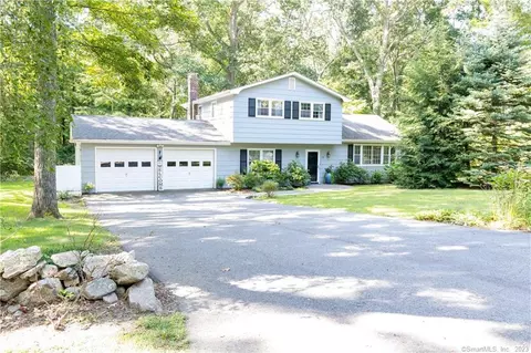 15 Nugget Hill Dr, Ledyard, CT 06335