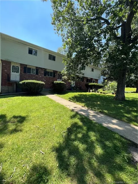 8 Walnut Dr #C, Uncasville, CT 06382