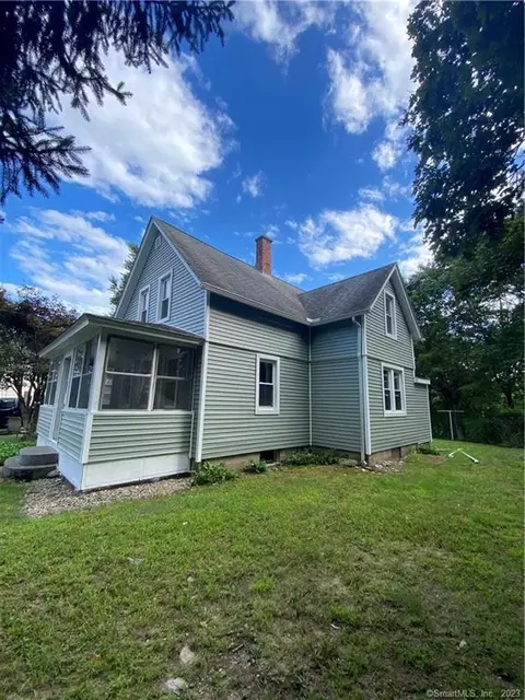 37 Maple Ave Ext, Montville, CT 06353