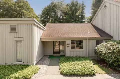 6 Heritage Vlg #A, Southbury, CT 06488