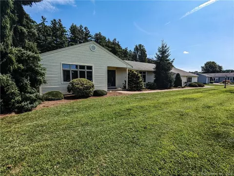 7 Petticoat Ln, East Windsor, CT 06016