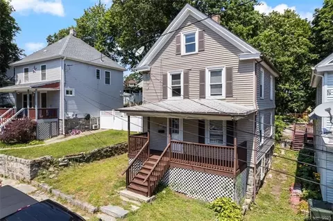 27 Konomoc St, New London, CT 06320