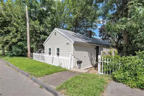 305 Old Stratfield Rd, Fairfield, CT 06825