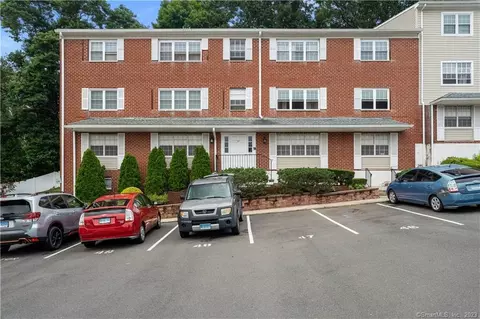 50 Greenhouse Rd #57B, Bridgeport, CT 06606