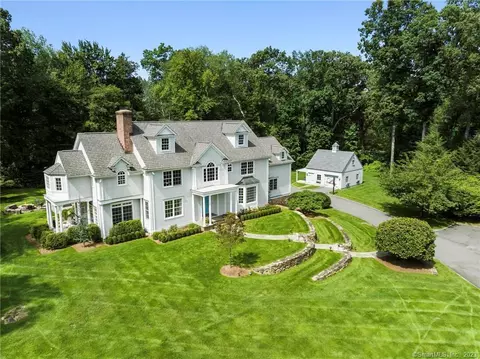 30 Woodridge Cir, New Canaan, CT 06840