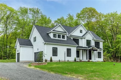 5 Nicolina Way, Newtown, CT 06470
