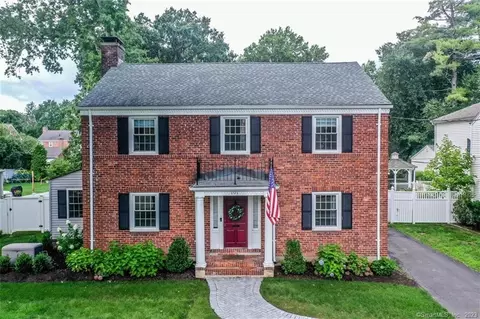 101 Foxcroft Rd, West Hartford, CT 06119
