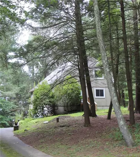 6 Black Cherry Ln, Newtown, CT 06482