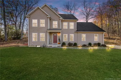 27 Beechwood Dr, Newtown, CT 06470