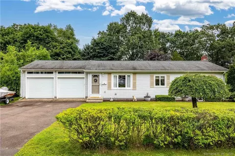 42 Hunter Ln, Enfield, CT 06082