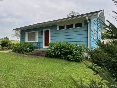 44 Lathrop Rd, Waterford, CT 06375