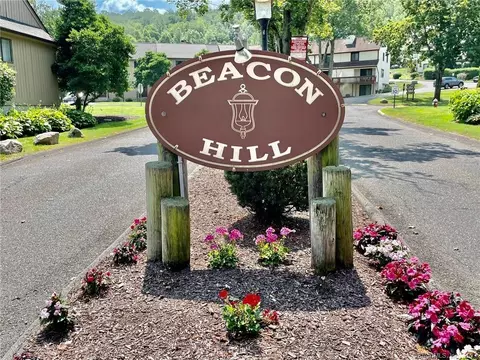 117 Foxton Ct #117, Beacon Falls, CT 06403