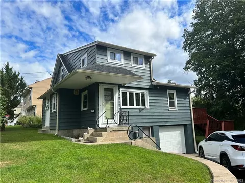 3 Mill Ln, Waterford, CT 06385