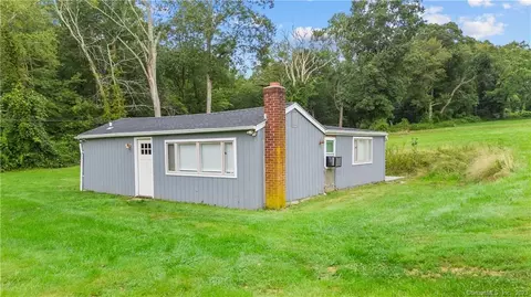 1162 Moose Hill Rd, Guilford, CT 06437