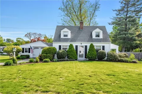 2 Sunset Ter, Avon, CT 06001