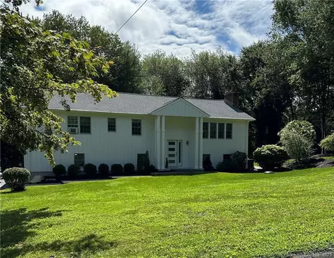15 Brenner Rd, Norwalk, CT 06851