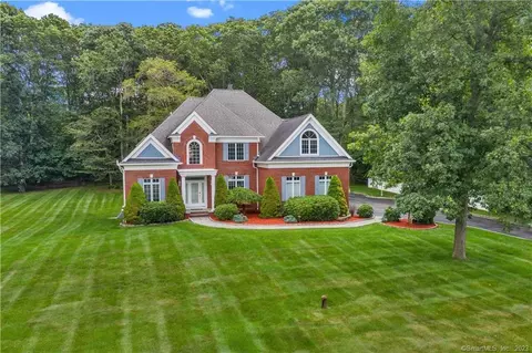 15 Aldo Dr, Woodbridge, CT 06525