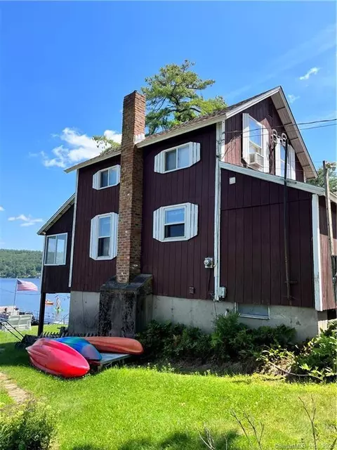 14 Private Grounds Rd, Ellington, CT 06029