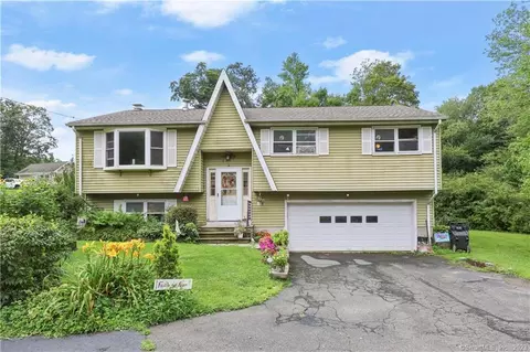 215 West Rd, Beacon Falls, CT 06403